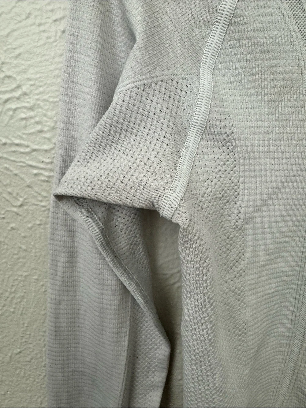 lululemon Run Swiftly Tech Long Sleeve Mesh Top Size 4 White Thumbholes
